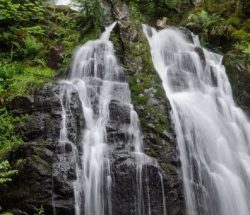 Campingplatz Clos De La Chaume: Großer Wasserfall von Tendon